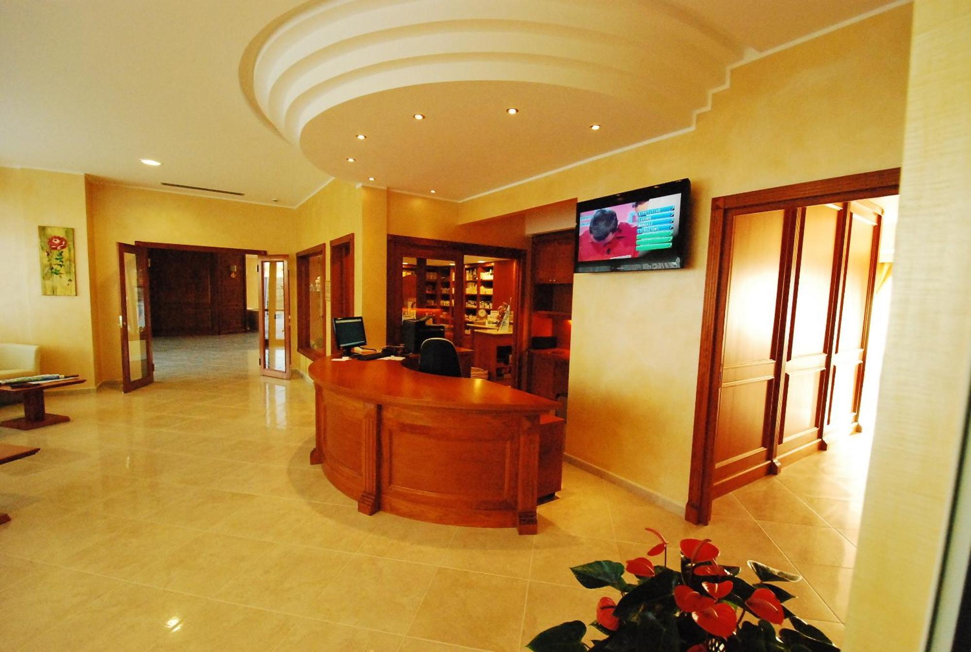Domus Hotel Bagnoli Del Trigno Luaran gambar